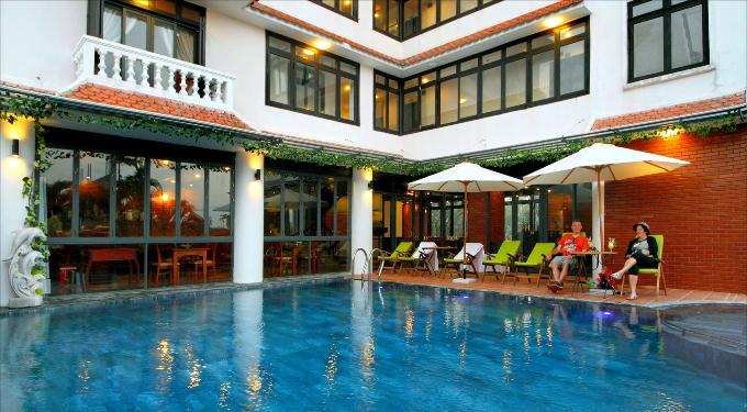 Hotel Aurora Riverside