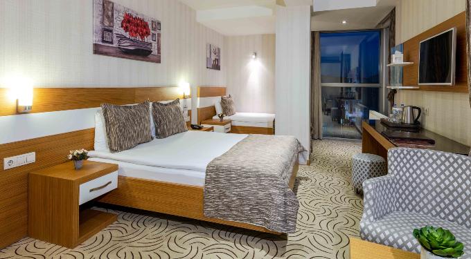 hotel Dies