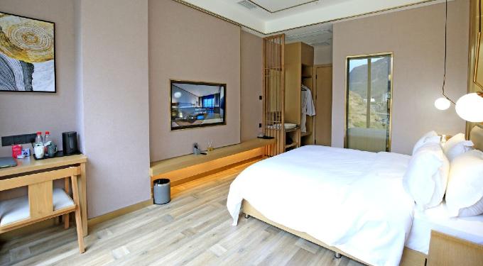 Qinghuaigu Hotel