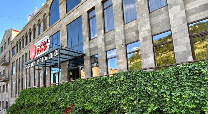 Hotel Mina